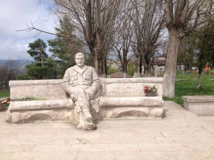 Ջերմուկում կտեղադրվի սպարապետ Վազգեն Սարգսյանի քանդակը