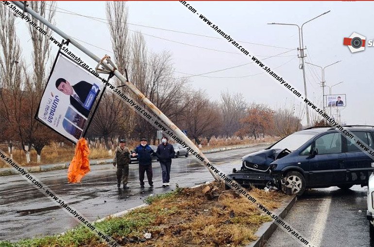 Արմավիրի մարզում Opel-ը բախվել է էլեկտրասյանը․ shamshyan.com