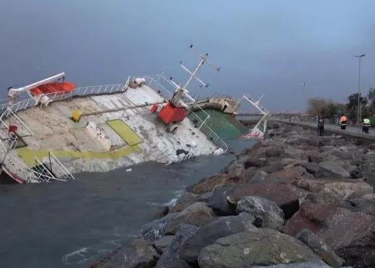 Թուրքիայում եղանակային վատ պայմանների պատճառով նավ է խորտակվել