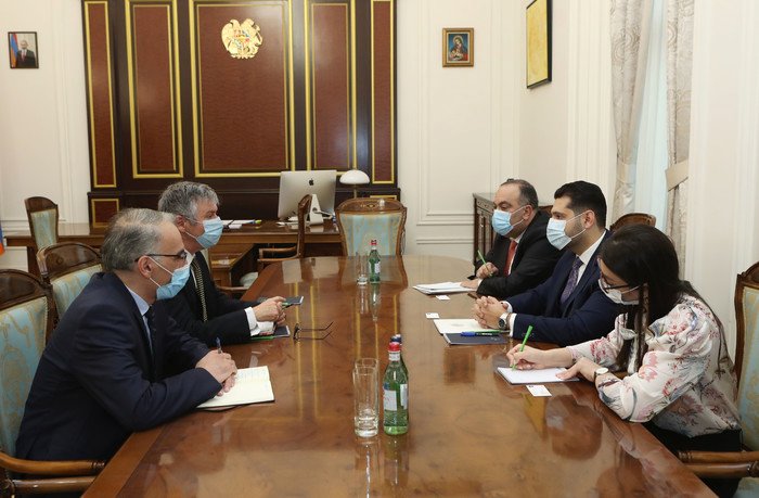 Փոխվարչապետը և ԱԶԲ-ի Հայաստանի գրասենյակի տնօրենը քննարկել են «Հյուսիս-հարավ ճանապարհային միջանցքի» ներդրումային ծրագիրը