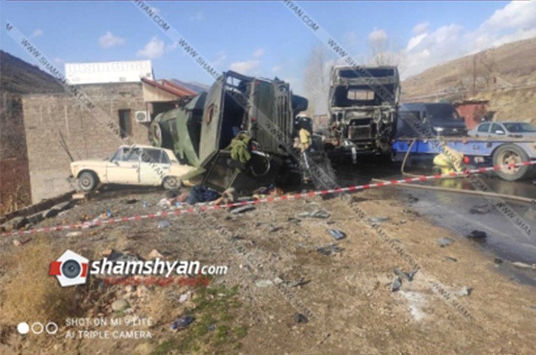 Բախվել են Howo և КамАЗ մակնիշի բեռնատարները. կան վիրավորներ. shamshyan.com