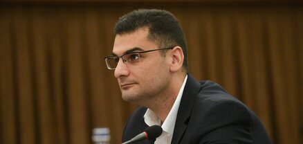 Բոլորի աշխատանքը սկսվում է ժամը 09.00–ից. քաղաքապետը պահանջեց չուշանալ ու չխաբել իրեն