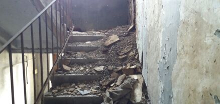 Քարաթափո՞ւմ, թե՞ փլուզում․ ահազանգում են Շիրակի մարզի վթարային շենքերի բնակիչները