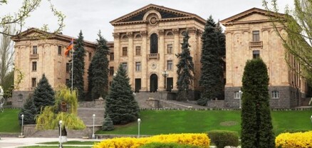 ԱԺ պատգամավորները Թումանյան են կարդում