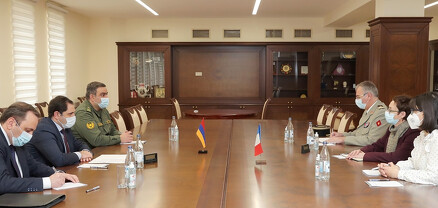 Սուրեն Պապիկյանն ընդունել է Ֆրանսիայի դեսպան Անն Լույոյին և ռազմական կցորդ Ֆրեդերիկ Կամպոսին