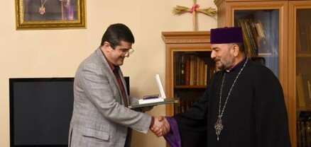 ԱՀ նախագահը ծննդյան 60-ամյակի առթիվ մեդալ է հանձնել Արցախի թեմի առաջնորդին