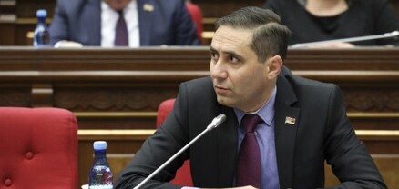 Հայաստանի արտարժույթի շուկայում դրամը արդեն երկրորդ օրը արժեզրկվում է․ Արման Աբովյան