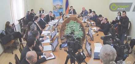 Արդարացի ու ճի՞շտ եք համարում այն, ինչ անում եք. Աղազարյանը՝ Կադաստրի կոմիտեի նախագահին