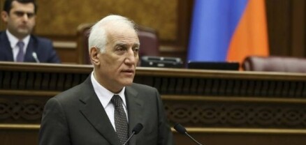 Հանդիսավոր նիստ և հանդիսավոր դիմավորում․ Հրապարակ