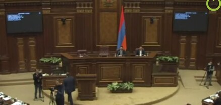 Ազգային ժողովում արտահերթ նիստ է․ քննարկվում է ծխախոտի ճակատագիրը․ ուղիղ