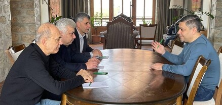 «Հայրենիք» կուսակցության նախագահ Արթուր Վանեցյանն Արցախում է