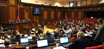 Կանանց տոնի առթիվ կին պատգամավորները և աշխատակազմի կանայք 70 000 դրամ պարգևավճար կստանան