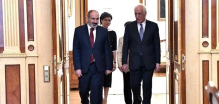 Նախագահ Վահագն Խաչատուրյանը նախագահական նստավայրում հյուրընկալել է վարչապետ Նիկոլ Փաշինյանին