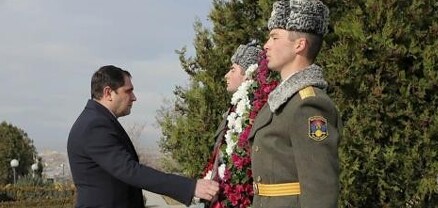 Սուրեն Պապիկյանը հարգանքի տուրք է մատուցել Վազգեն Սարգսյանի հիշատակին