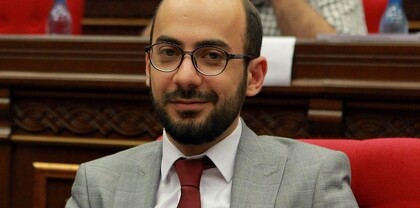 ՔՊ-ական պատգամավոր Արթուր Հովհաննիսյանը պատերազմի օրերին «տան հարց» լուծելիս է եղել. «Ժողովուրդ»