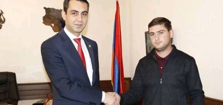 Գեղարքունիքի մարզպետը պետական պարգեւ հանձնեց Արցախյան վերջին պատերազմի մասնակից Մարսել Սիմոնյանին