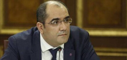 Հրաչյա Ռոստոմյանը վերադառնում է․ Հրապարակ