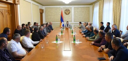 ԱՀ նախագահ Արայիկ Հարությունյանն ընդունել է կամավորական սկզբունքով ծառայության մեկնածներին