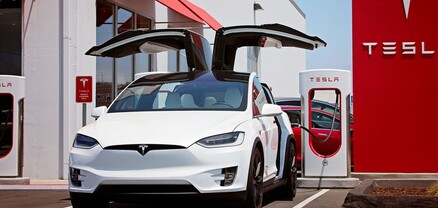 Ավտոպիլոտով ընթացող Tesla-ն բախվել է 3 միլիոն դոլար արժողությամբ ինքնաթիռին
