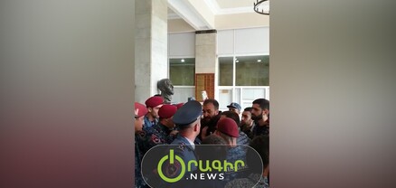 Ուսանողներին թույլ չեն տալիս մտնել ԵՊՀ