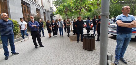 Զոհված զինծառայողի ծնողները գիշերել են դատախազության շենքի մոտ. նրանց  թույլ չեն տվել վրան տեղադրել