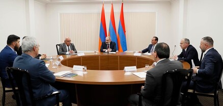 Նիկոլ Փաշինյանը մասնակցել է արտախորհրդարանական քաղաքական ուժերի խորհրդակցական նիստին