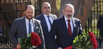 Նիկոլ Փաշինյանը հարգանքի տուրք է մատուցել Կարեն Դեմիրճյանի հիշատակին