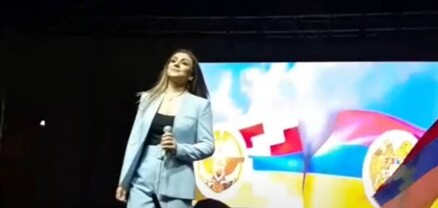 Օրվա վերջում Ազատության հրապարակում ելույթ է ունեցել Նունե Եսայանը