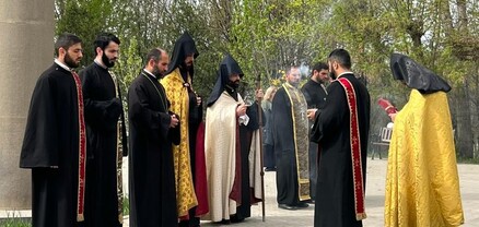 Մայր Աթոռի միաբանությունը և ՀՀ Զու Հոգևոր առաջնորդության գնդերեցներն այցելել են «Եռաբլուր»