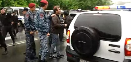 Կարմիրբերետավորները առանց հիմնավորման բերման են ենթարկում ավտոերթի բոլոր մասնակիցներին
