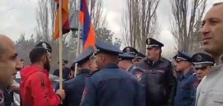 Քաղաքացիները ավտոմեքենաներով փակել են Երեւան-Սեւան մայրուղին
