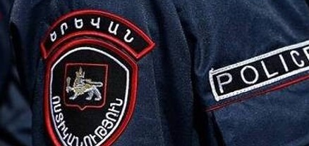 Սարդարապատում քաղաքացուն բերման են ենթարկում «Նիկո՛լ, դավաճան» գոռալու համար
