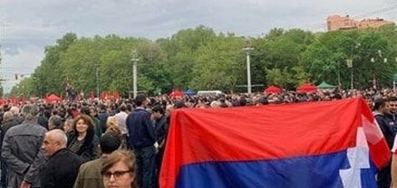 Քաղաքացիները մեքենաներով փակել են Խանջյան ու Հերացի փողոցներին հարող գետնանցումների տարածքները