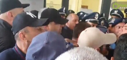 ՊՊԾ պետ Սարգիս Հովհաննիսյանը՝ քաղաքացիական հագուստով, քաշքշուկ է հրահրում ակցիայի մասնակիցների միջև
