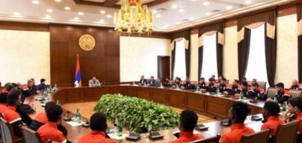 Արայիկ Հարությունյանն ընդունել է Արցախի ֆուտբոլի ֆեդերացիայի պատասխանատուներին