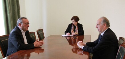 ԱՀ Ազգային ժողովի նախագահը հյուրընկալել է ֆրանսահայ գործիչ Ռընե Լևոնյանին