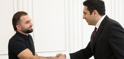 Ալեն Սիմոնյանն ընդունել է բազկամարտի բազմակի չեմպիոն Աշոտ Ադամյանին