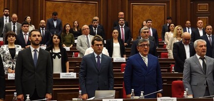 Մինչ բոլորը զբաղված են ցույցերով, ՔՊ-ականներն օրենքներ են անցկացնում. Ժողովուրդ
