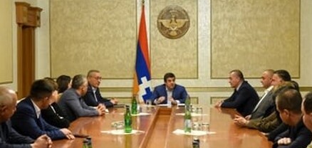 Արայիկ Հարությունյանը հանդիպել է «Ազատ հայրենիք-ՔՄԴ» խորհրդարանական խմբակցության անդամների հետ
