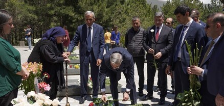 Փոխվարչապետ Մհեր Գրիգորյանը հարգանքի տուրք է մատուցել Բաշ-Ապարանի ճակատամարտի հերոսների հիշատակին