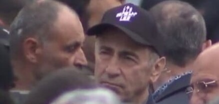 Ռոբերտ Քոչարյանը Ֆրանսիայի հրապարակում է