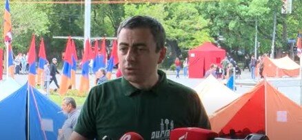 Ինչ-որ օլիգարխների և Նիկոլի շրջանակների խմբակների կողմից ոստիկանական հագուստով անձինք կատարում են նրա հանձնարարությունները. Սաղաթելյան