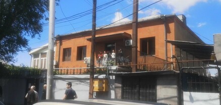Քաղաքացիները ողջունում են ցուցարարներին