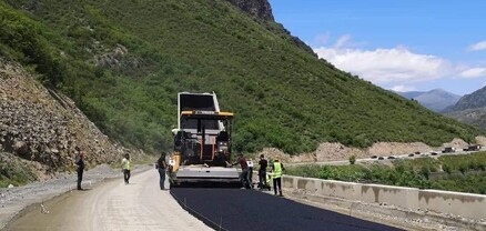 Մ-6 միջպետական ավտոճանապարհի Թումանյան-«Սանահին» կայարան հատվածում կատարվում են ասֆալտապատման աշխատանքներ