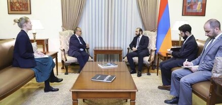 Հրատապ է դառնում ՅՈՒՆԵՍԿՕ-ի միջամտությունը՝ ԼՂ հայկական հուշարձանները պահպանելու նպատակով. Միրզոյանը հանդիպել է Վալերի Ֆրելանի հետ