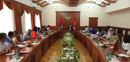 ԱՀ պետնախարարն ու ՄԻՊ-ը համատեղ հանդիպում են կազմակերպել տեղահանվածների ու փախստականների ներկայացուցիչների հետ
