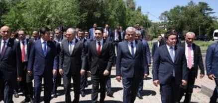 ՀԱՊԿ ԽՎ պատվիրակները Մայր Հայաստան հուշահամալիրում ծաղիկներ են խոնարհել անմար կրակի մոտ
