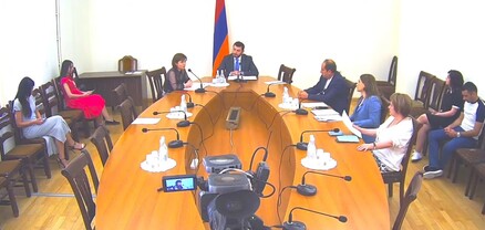 Համայնքների սոցիալական աշխատողները բավարար հմտություններ չունեն. Ջուլհակյանը՝ փոխնախարարին