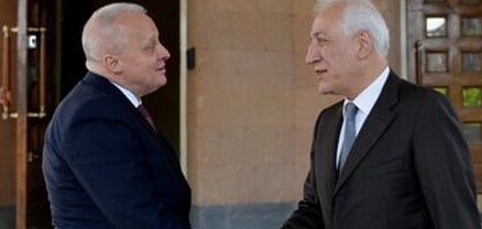 Վահագն Խաչատուրյանը Ռուսաստանի օրվա առթիվ այցելել է Հայաստանում ՌԴ դեսպանատուն