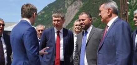 Վահան Քերոբյանը «Վերին Լարս» անցակետում հանդիպել է ՌԴ տնտեսական զարգացման նախարարի հետ